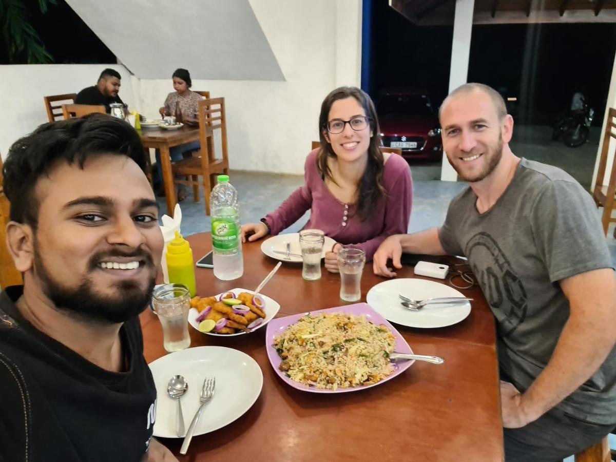 Ceylon Lodge - Airport Transit Hostel Negombo Ngoại thất bức ảnh