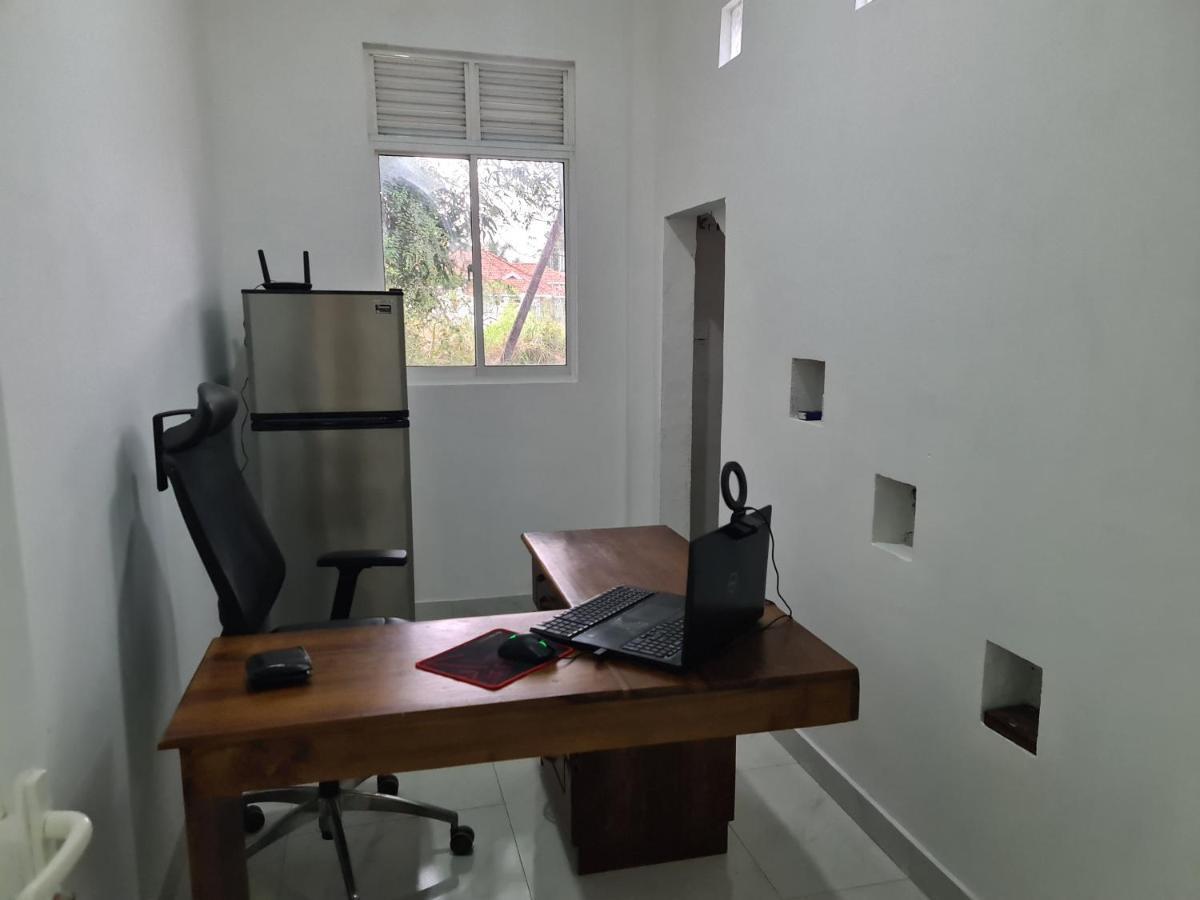 Ceylon Lodge - Airport Transit Hostel Negombo Ngoại thất bức ảnh