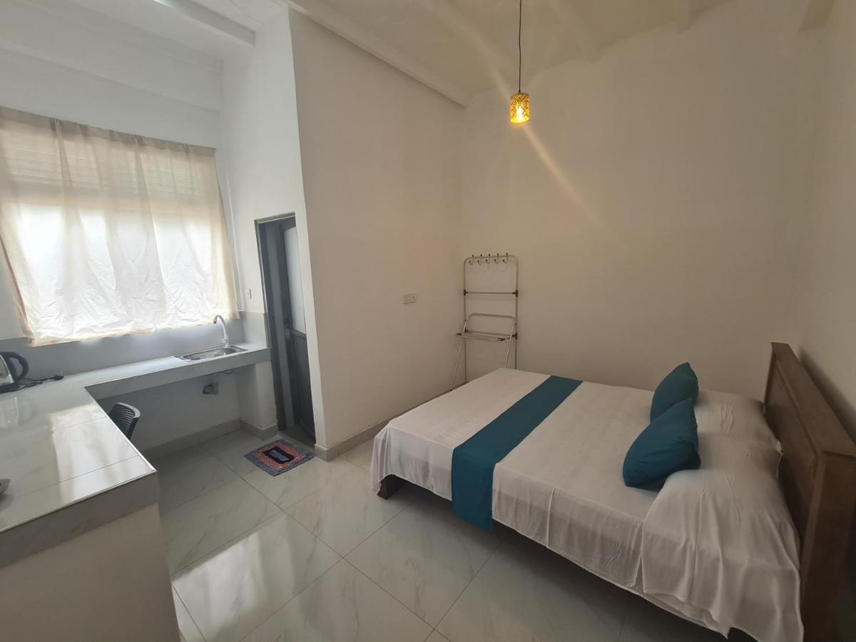 Ceylon Lodge - Airport Transit Hostel Negombo Ngoại thất bức ảnh