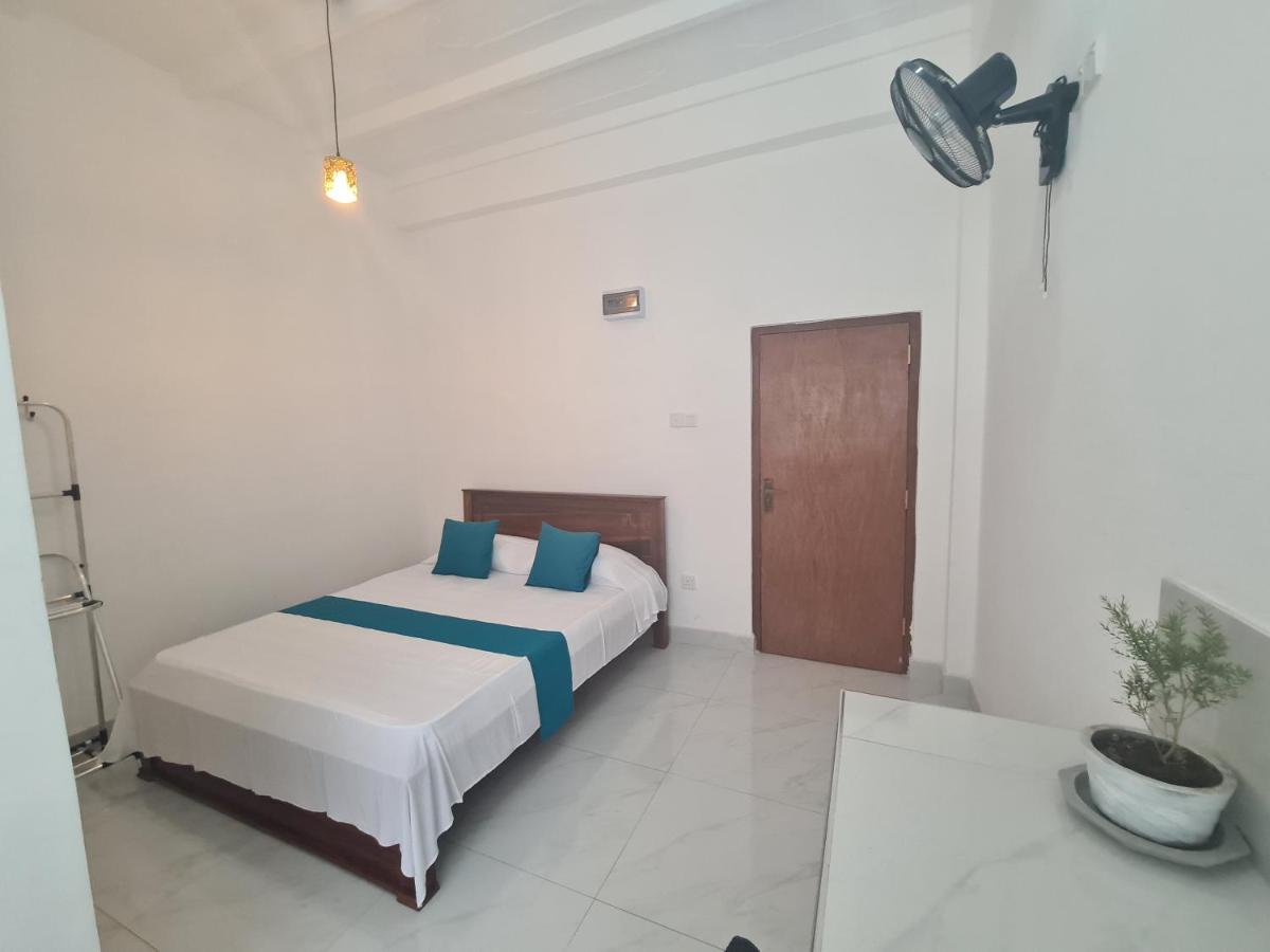 Ceylon Lodge - Airport Transit Hostel Negombo Ngoại thất bức ảnh